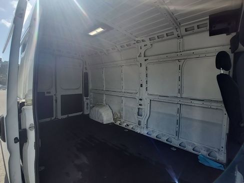 Used 2025 RAM ProMaster 2500 w/ Convenience Group FWD image 15