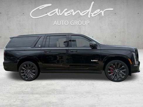 Certified 2025 Cadillac Escalade ESV V AWD/4WD image 17