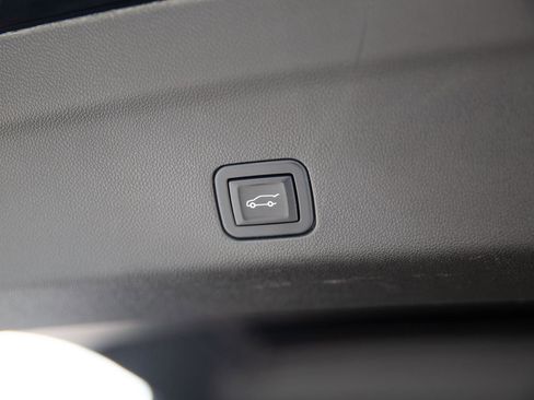 Used 2022 Cadillac Escalade Premium Luxury image 30