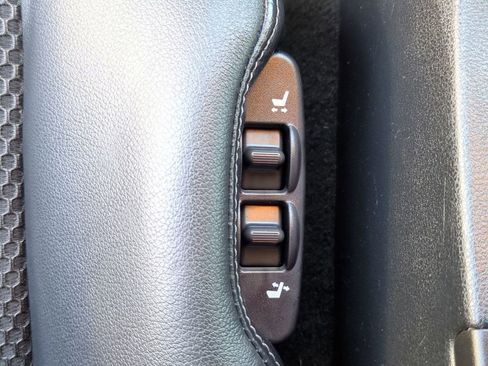 Used 2017 Nissan 370Z Touring image 18