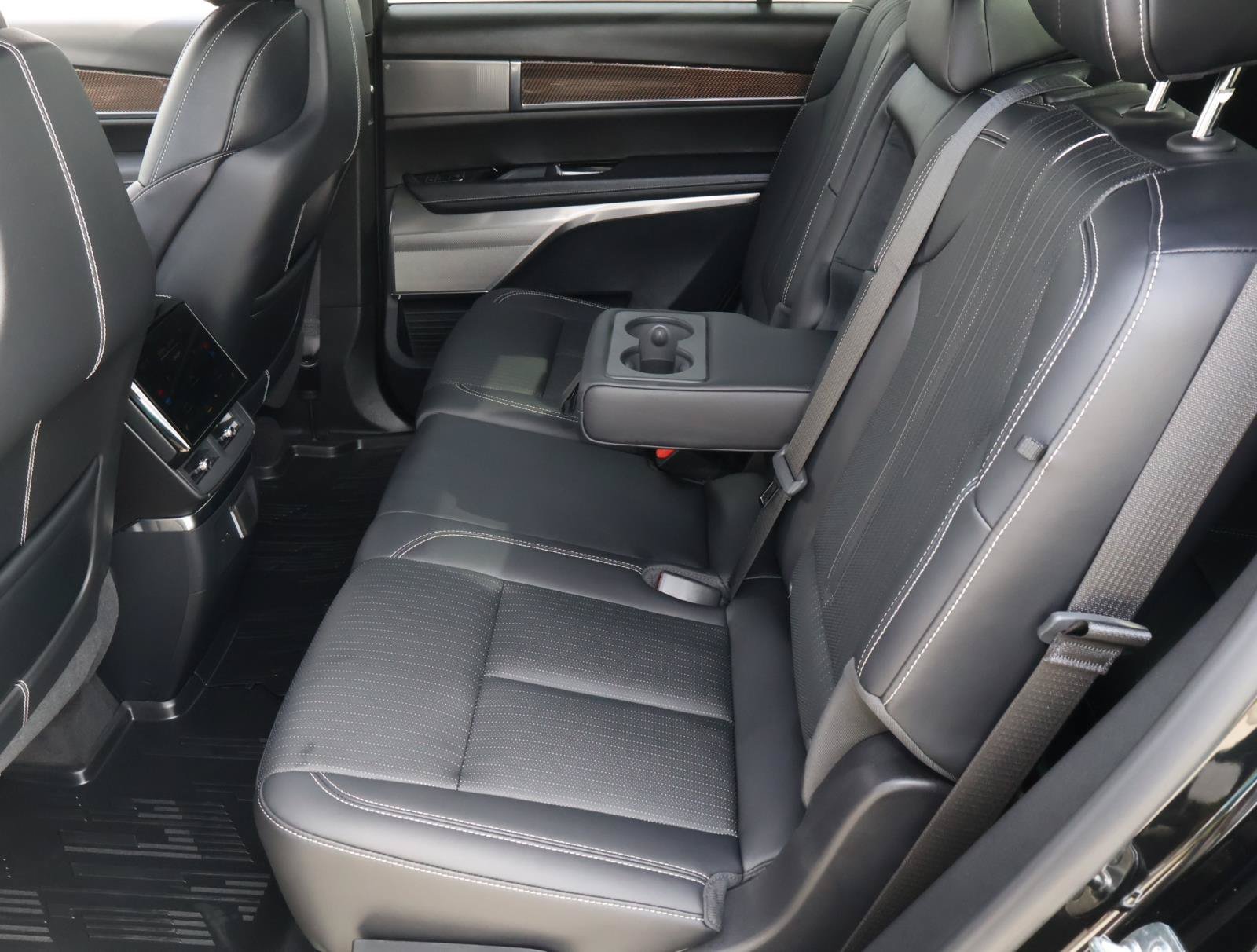 Certified 2027 Cadillac Vistiq Luxury w/ LPO, Floor Liner Package AWD/4WD image 27