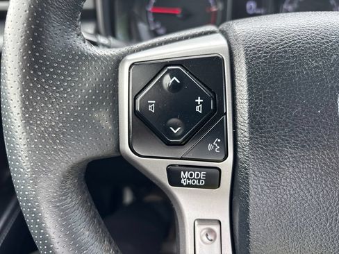Used 2020 Toyota 4Runner SR5 AWD/4WD image 31