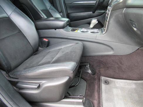 Used 2017 Jeep Grand Cherokee Altitude image 8