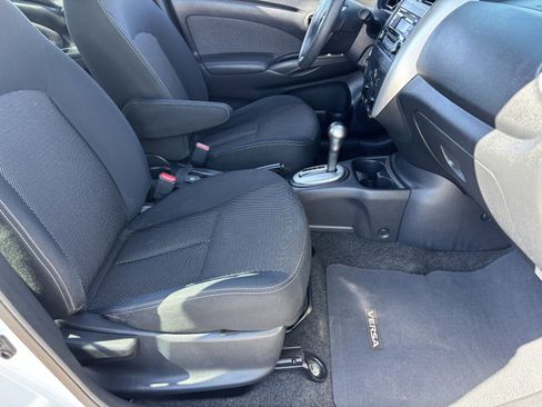 Used 2016 Nissan Versa SV FWD image 12