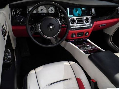 Used 2017 Rolls-Royce Dawn image 22