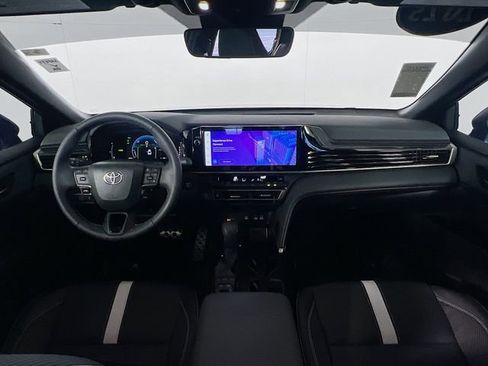 Used 2025 Toyota Camry SE image 27