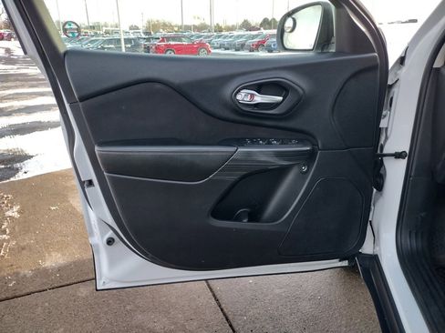 Used 2016 Jeep Cherokee Latitude w/ Comfort & Convenience Group image 20