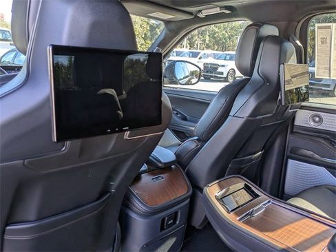 New 2025 Lincoln Navigator Black Label image 14
