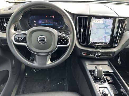 Used 2025 Volvo XC60 B5 Plus image 8