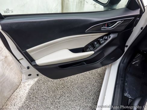 Used 2018 MAZDA MAZDA3 Grand Touring image 21