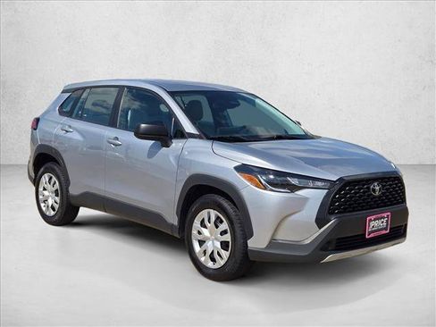 Used 2024 Toyota Corolla Cross L FWD image 3