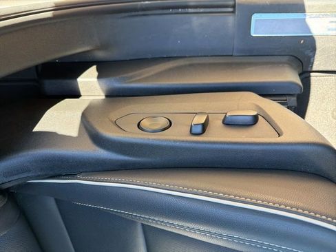 Used 2024 GMC Yukon XL SLT w/ SLT Luxury Package image 9