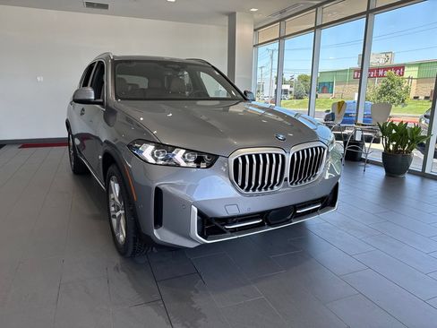 Certified 2026 BMW X5 xDrive40i AWD/4WD image 2