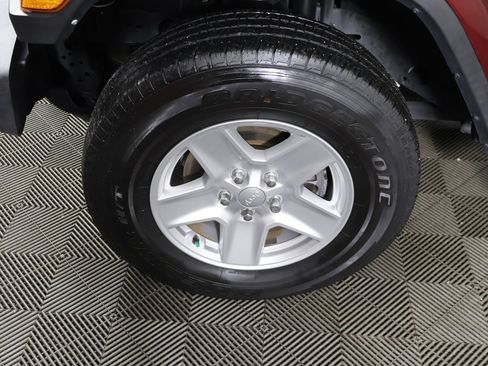 Used 2022 Jeep Gladiator Sport image 15