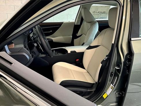New 2025 Lexus ES 350 w/ Premium Package image 9
