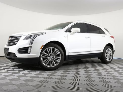 Certified 2019 Cadillac XT5 Premium Luxury image 1
