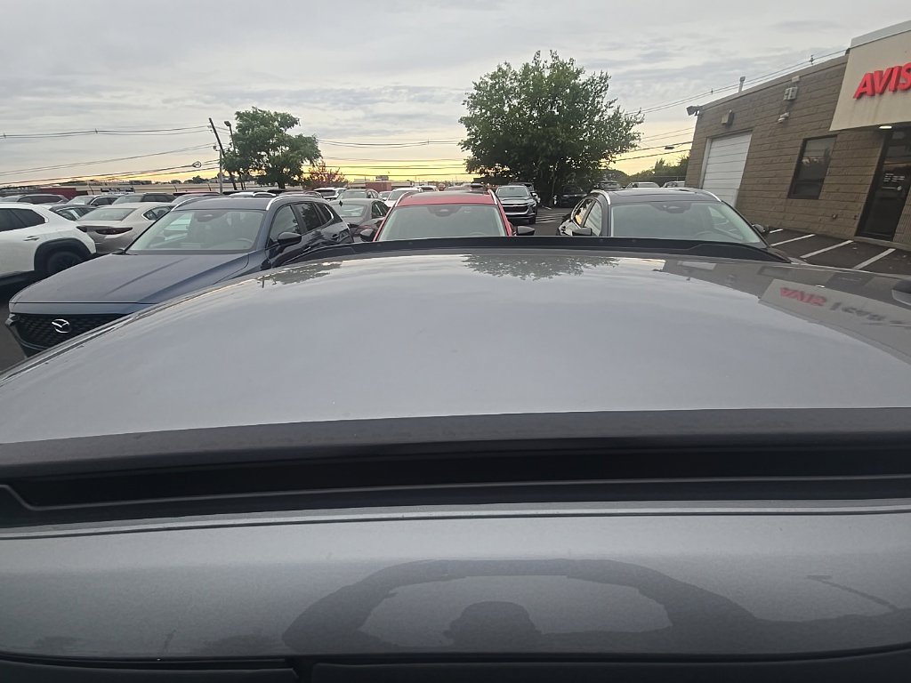 Used 2025 Chevrolet Trax LT w/ LT Convenience Package FWD image 5
