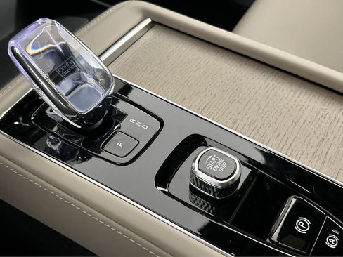 New 2026 Volvo XC90 B6 Plus w/ Protection Package Premier AWD/4WD image 20
