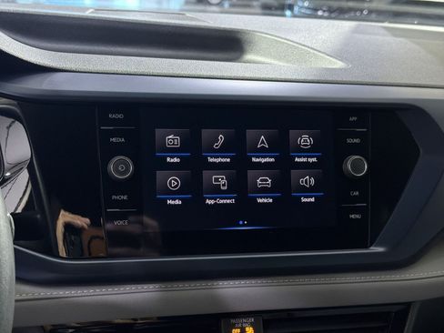 Used 2024 Volkswagen Taos SE FWD image 19