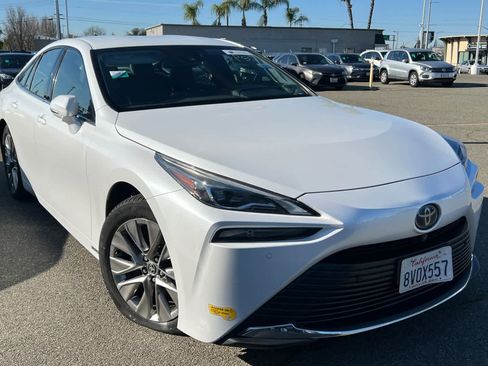 Used 2021 Toyota Mirai XLE w/ Advanced Technology Package image 3