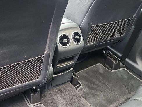 Used 2022 Mercedes-Benz GLB 250 4MATIC image 11