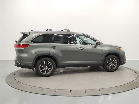 Used 2019 Toyota Highlander XLE image 8