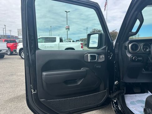 Used 2022 Jeep Wrangler Unlimited Sport w/ Sun And Sound Package AWD/4WD image 17