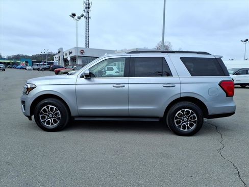 Used 2024 Ford Expedition XLT image 7