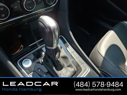 Used 2018 Volkswagen Passat 3.6 FWD image 16