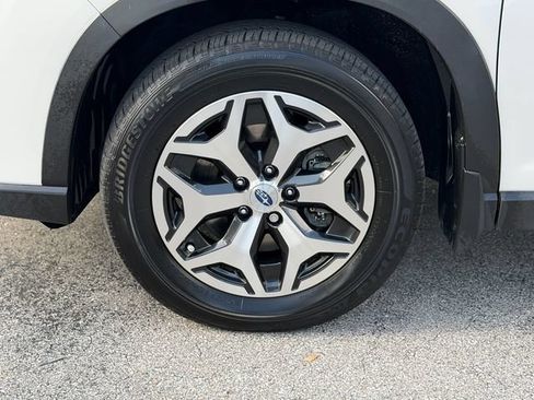 Certified 2023 Subaru Forester Premium AWD/4WD image 11