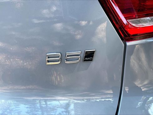 Used 2025 Volvo XC40 B5 Plus AWD/4WD image 10