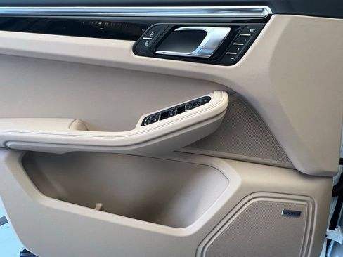 Used 2026 Porsche Macan image 19