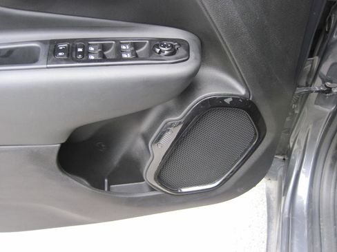 Used 2022 Jeep Renegade Altitude w/ Sun/Sound Group image 10