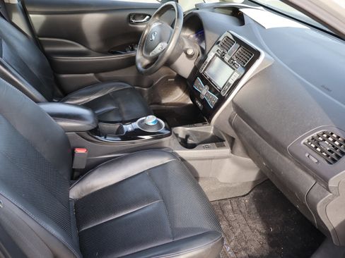 Used 2015 Nissan Leaf SL w/ Premium Package image 11