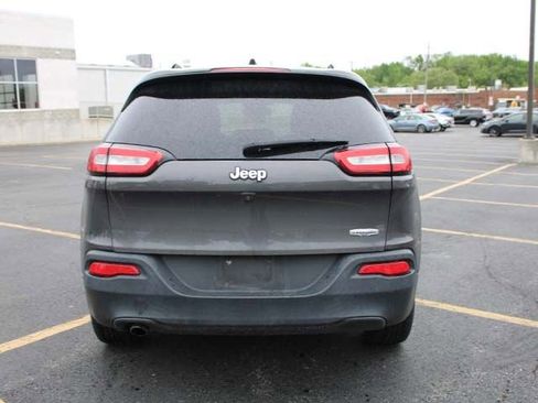Used 2016 Jeep Cherokee Latitude w/ Cold Weather Group FWD image 6