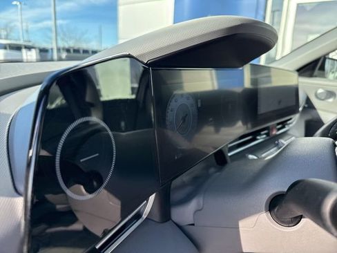 Used 2024 Hyundai Elantra SEL image 21