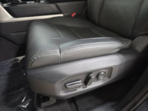 Used 2022 Toyota Tundra SR5 w/ SR5 Premium Package AWD/4WD image 29