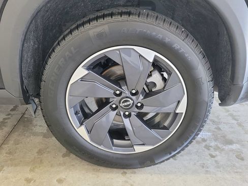 Used 2024 Nissan Rogue SV FWD image 12