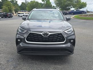 Used 2022 Toyota Highlander XLE FWD video 2