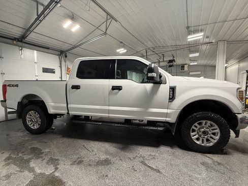 Used 2019 Ford F250 XLT w/ Camper Package image 4
