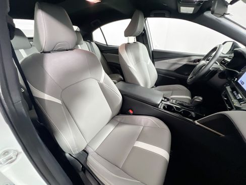 Used 2026 Toyota Camry SE FWD image 30