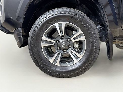 Certified 2018 Toyota Tacoma TRD Sport image 25