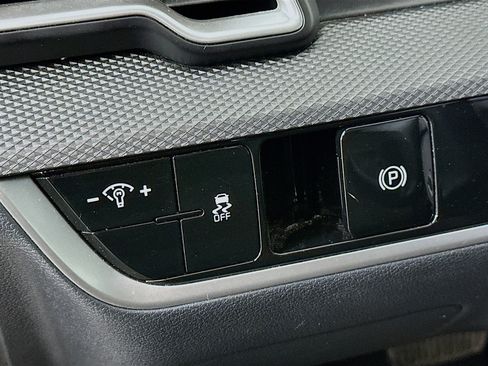 Used 2024 Kia Sportage LX image 16