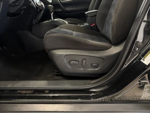 Used 2016 Nissan Rogue SV w/ SV Premium Package image 23