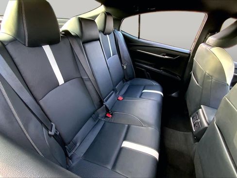 Used 2025 Toyota Camry SE FWD image 19