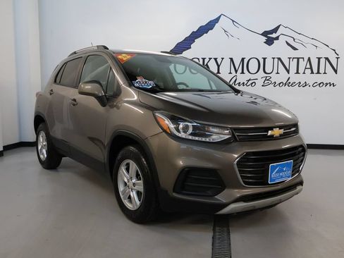 Used 2022 Chevrolet Trax LT w/ Driver Confidence Package AWD/4WD image 1