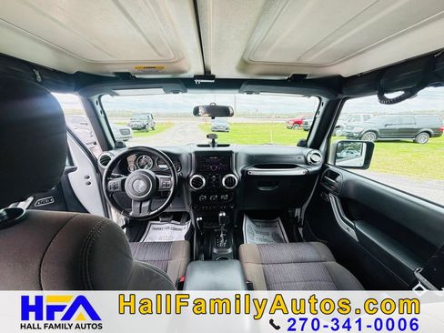 Used 2012 Jeep Wrangler Unlimited Sahara w/ Connectivity Group AWD/4WD image 23