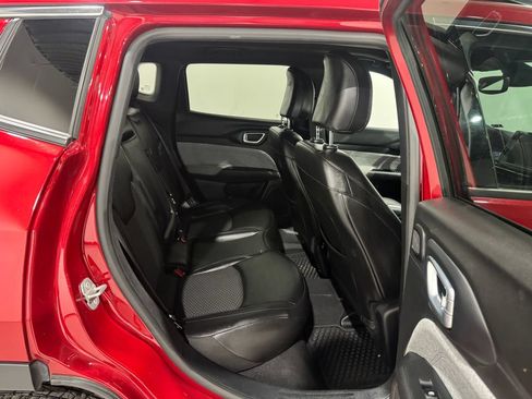 Used 2025 Jeep Compass Latitude w/ Sun & Sound Group AWD/4WD image 24
