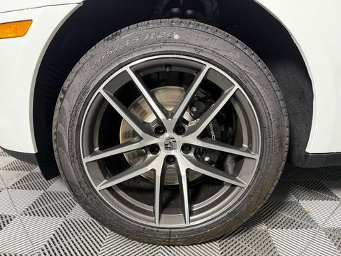 Certified 2025 Porsche Macan S image 10