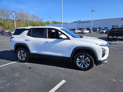 Used 2025 Chevrolet Equinox LT image 1